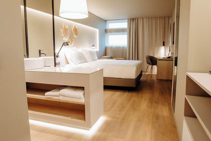 Room 7 of 118