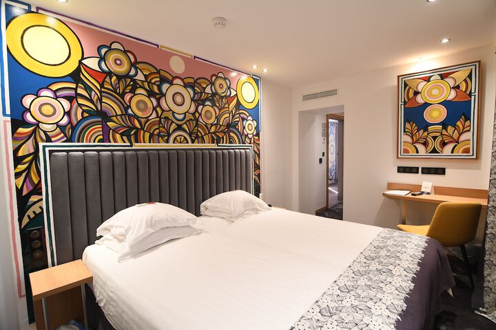 Room 48 of 104