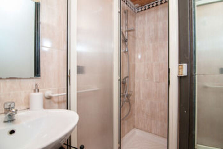 Room 7 of 153