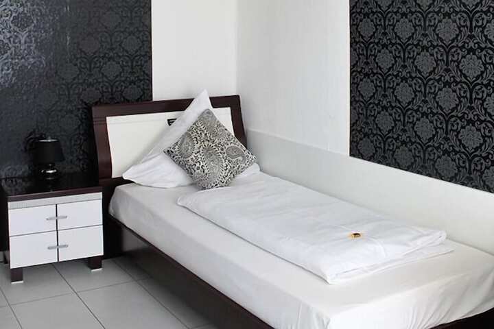Room 14 of 36