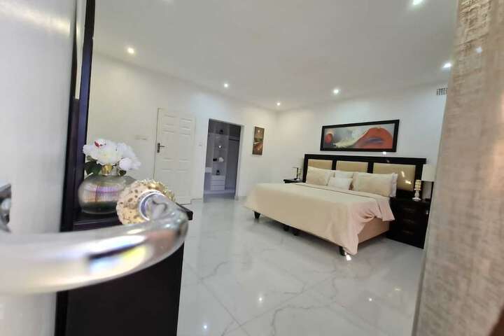 Room 2 of 32