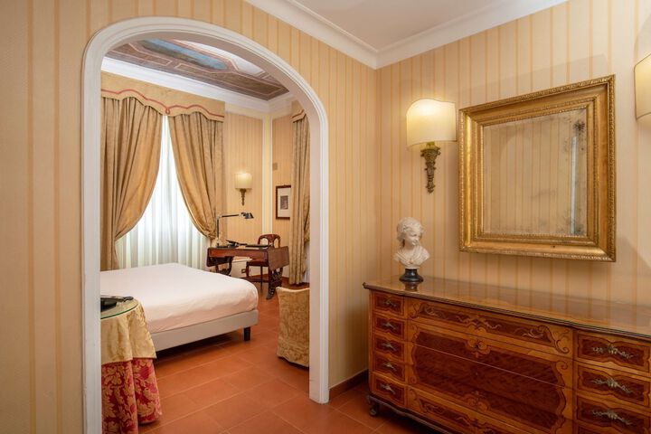 Room 32 of 98