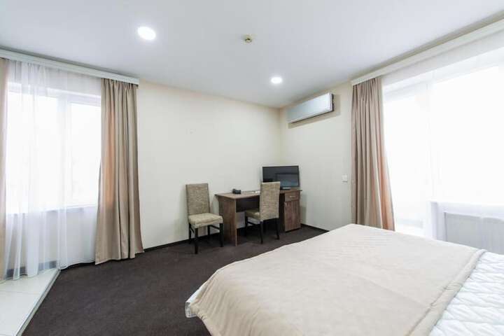 Room 4 of 16