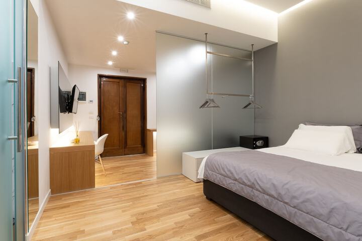 Room 15 of 76