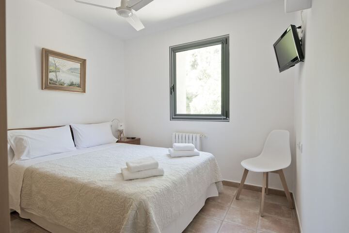 Room 3 of 43