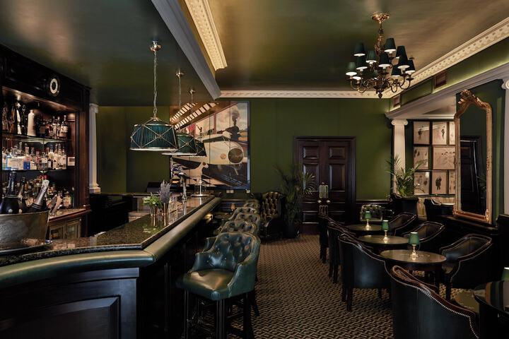 Lounge 106 of 119