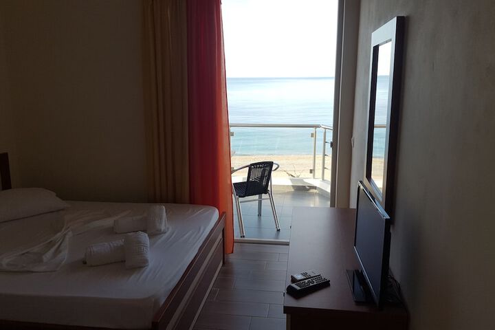 Room 3 of 25
