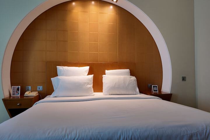 Room 28 of 87