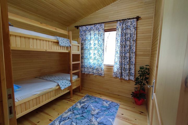 Room 5 of 18