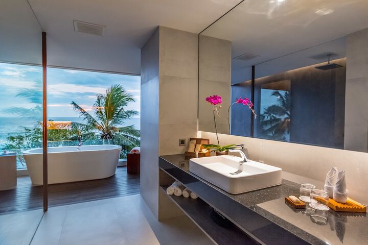 Room 42 of 100
