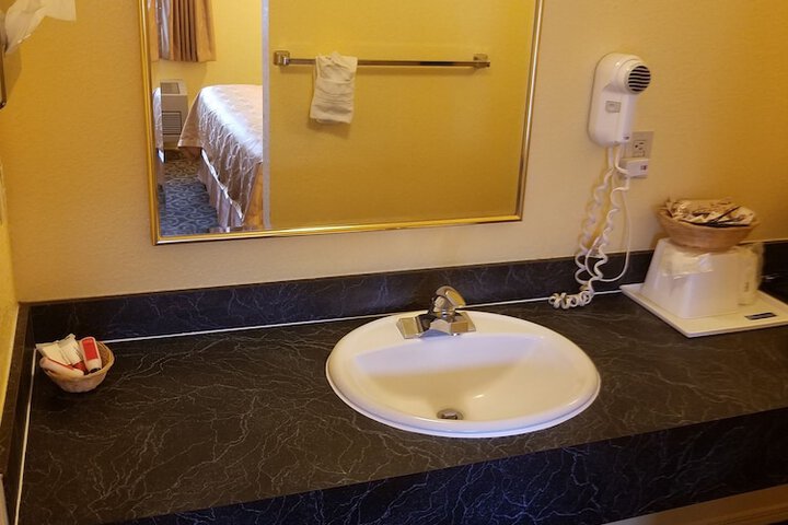Bathroom sink