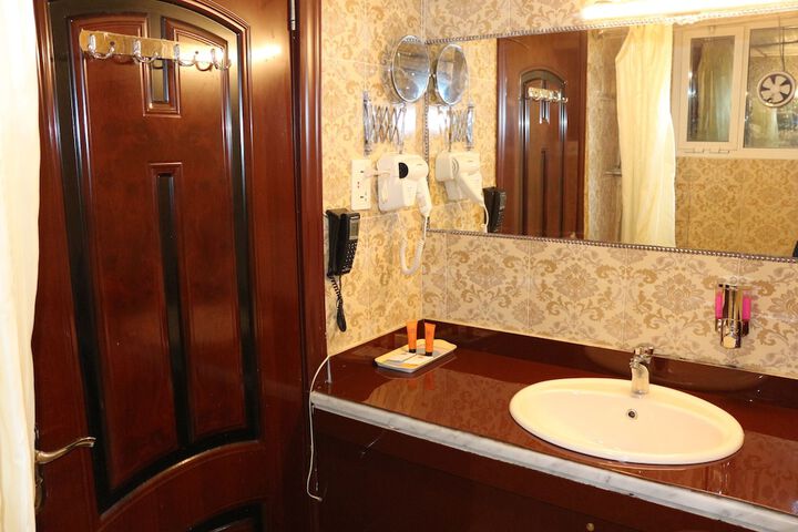 Room 32 of 63