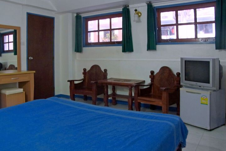 Room 4 of 70