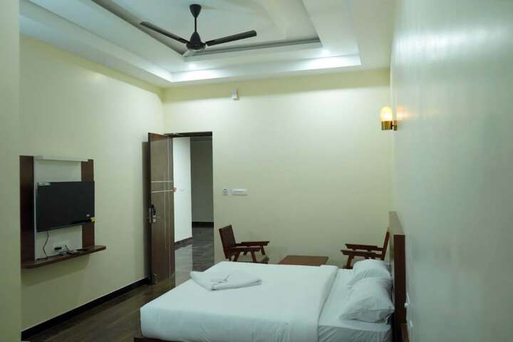 Room 6 of 16