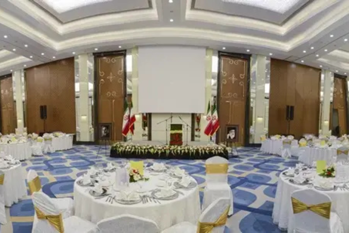 Dining 16 of 16