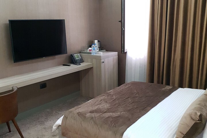 Room 37 of 80