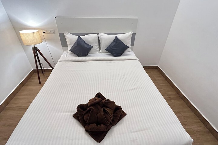 Room 2 of 27