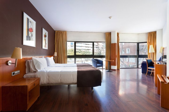 Room 13 of 30