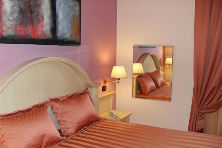 Room 15 of 53