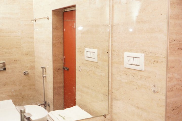 Room 20 of 34