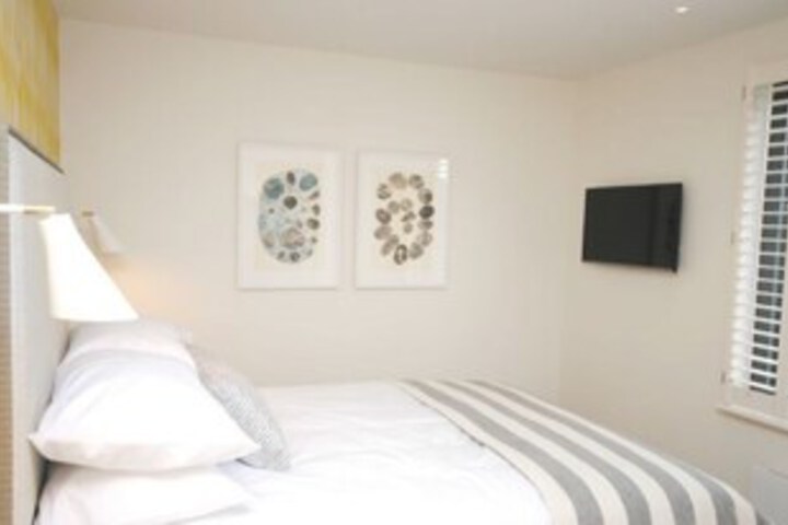 Room 6 of 27