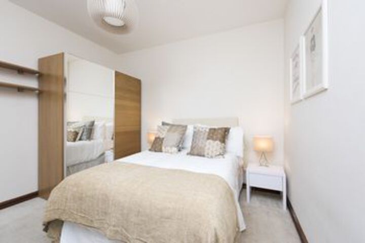 Room 9 of 26