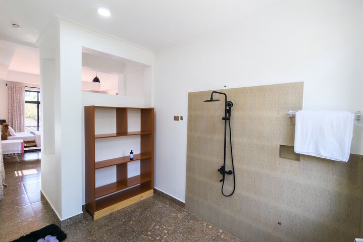 Room 15 of 18