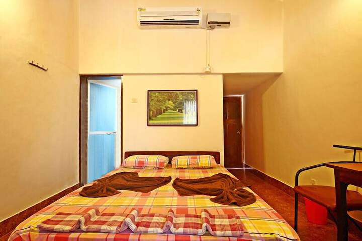 Room 8 of 32