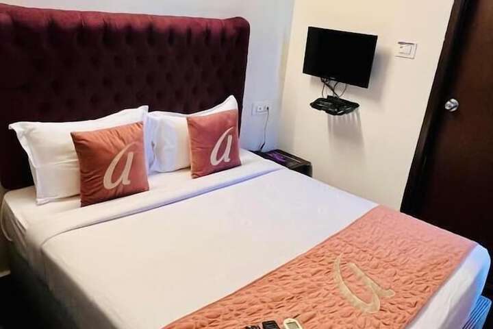 Room 11 of 27