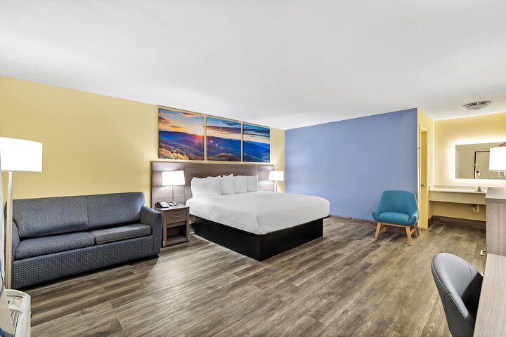 Room 17 of 37