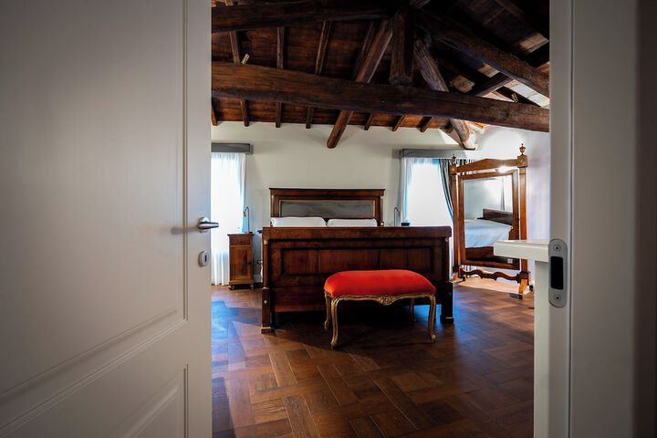 Room 13 of 120