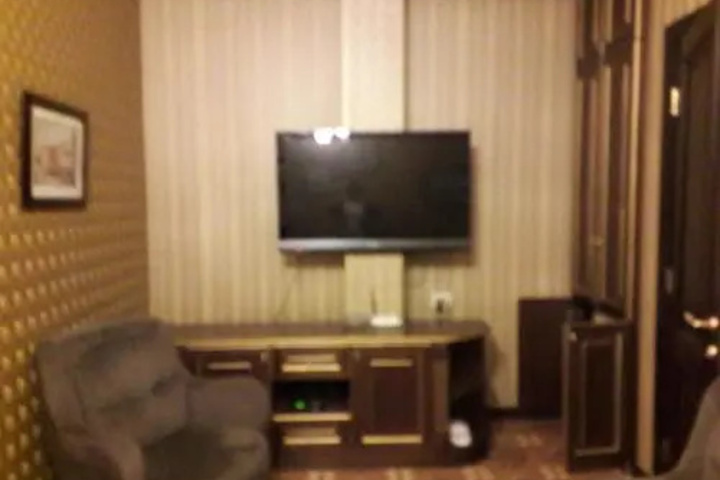 Room 5 of 18