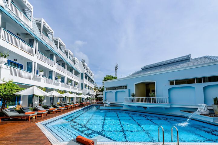 Pool Hotel