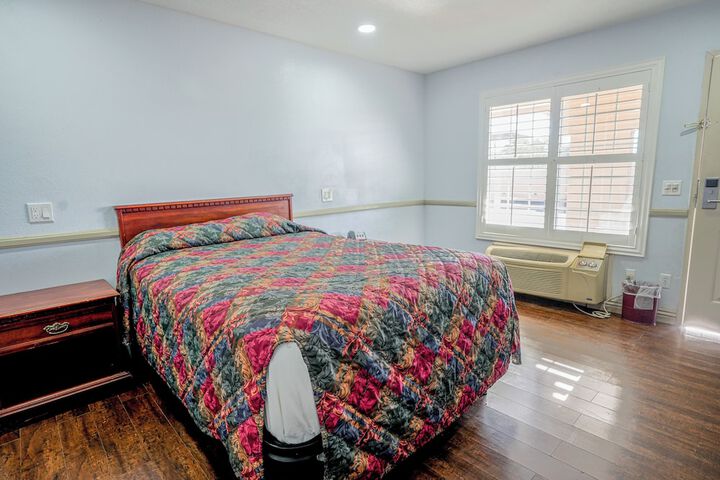 Room 12 of 37