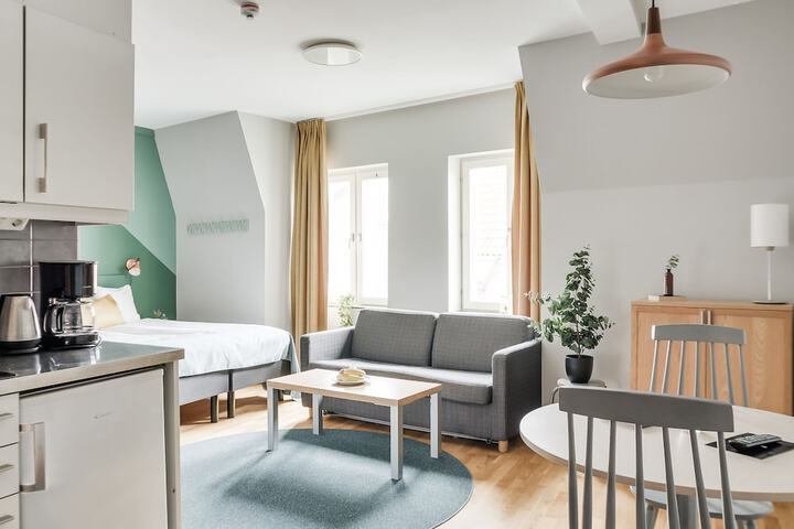 Room 4 of 25
