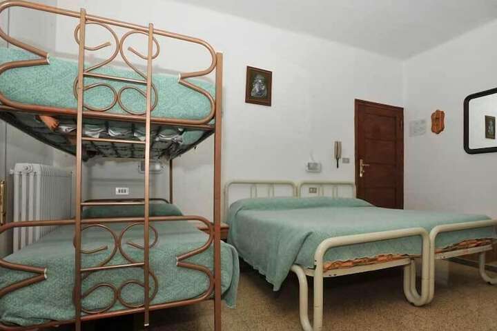Room 15 of 44