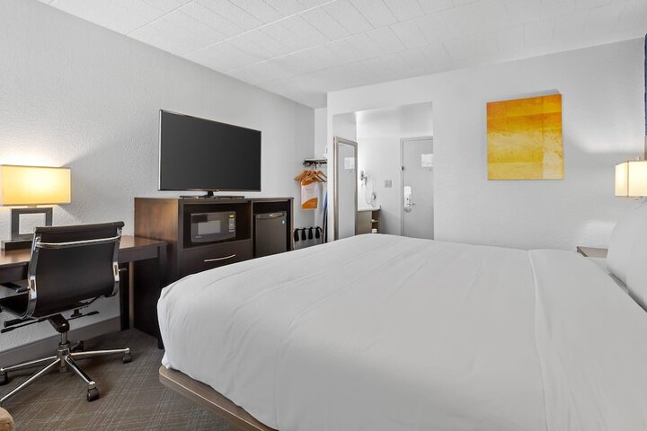 Room 32 of 64