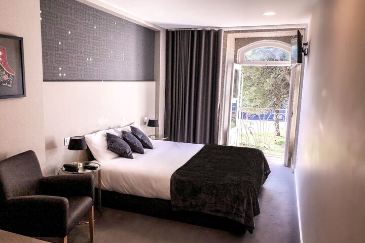 Room 3 of 37