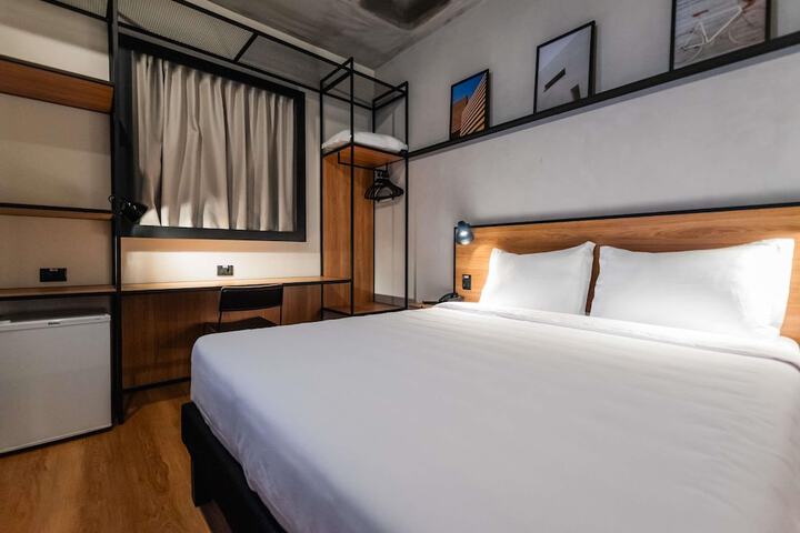 Room 34 of 96