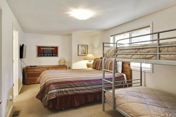 Room 4 of 17