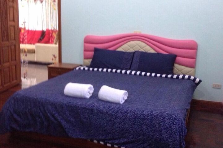 Room 7 of 18