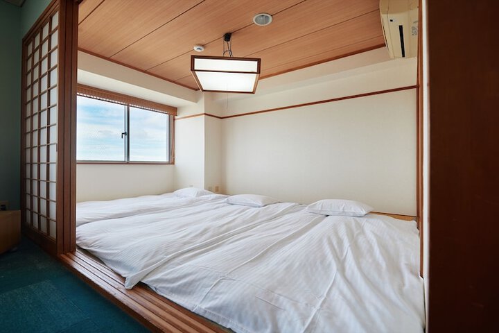 Room 26 of 125