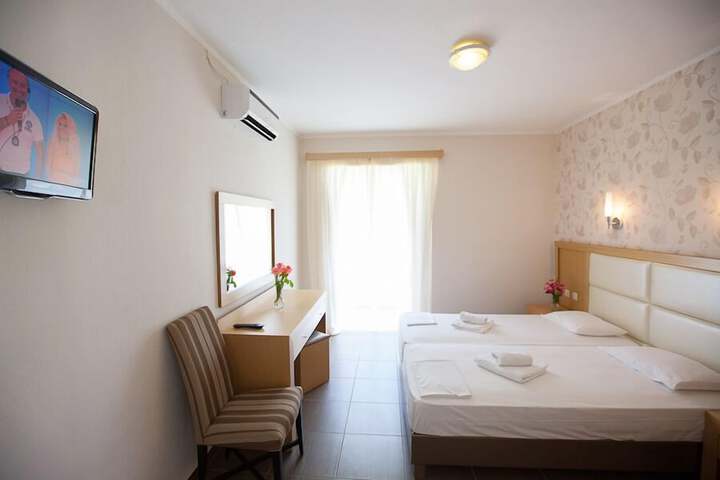 Room 12 of 63
