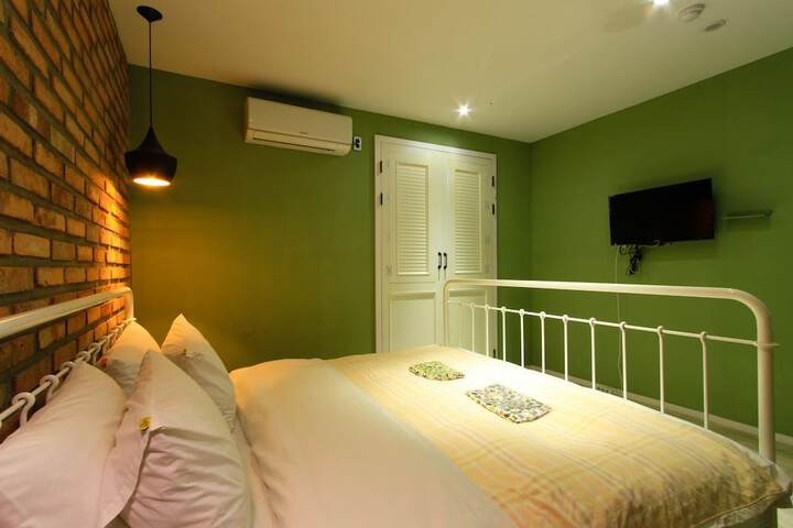 Room 17 of 66