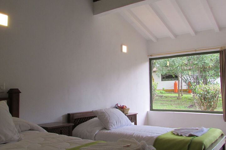 Room 9 of 102