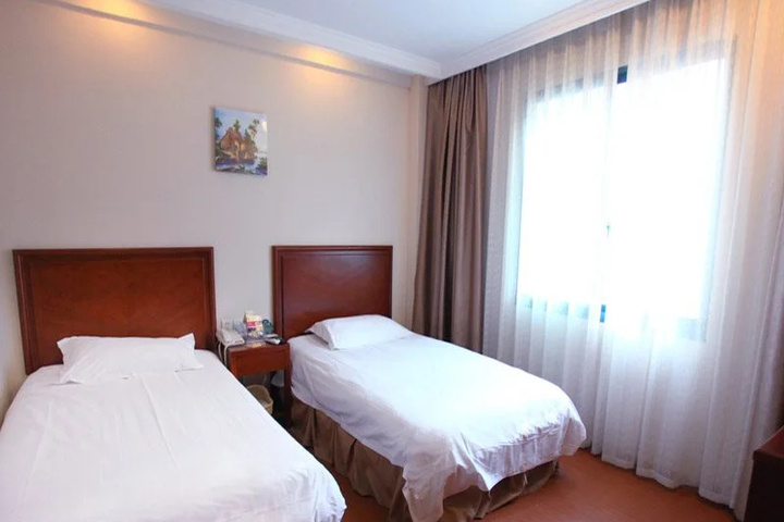 Room 6 of 9