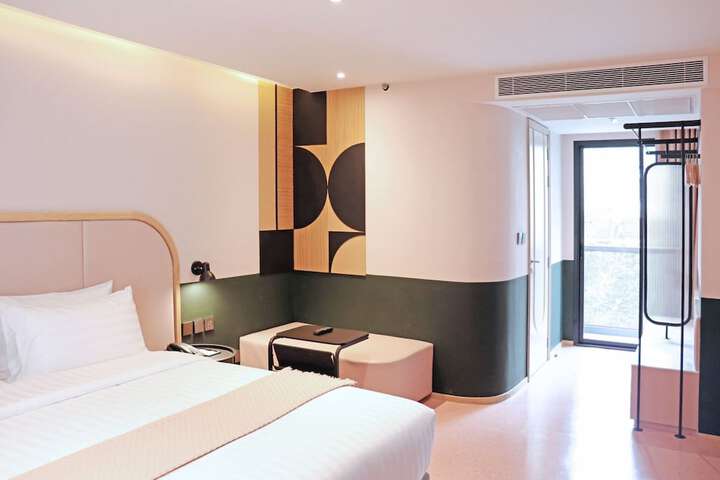 Room 17 of 155