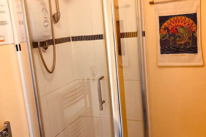 Room 6 of 9