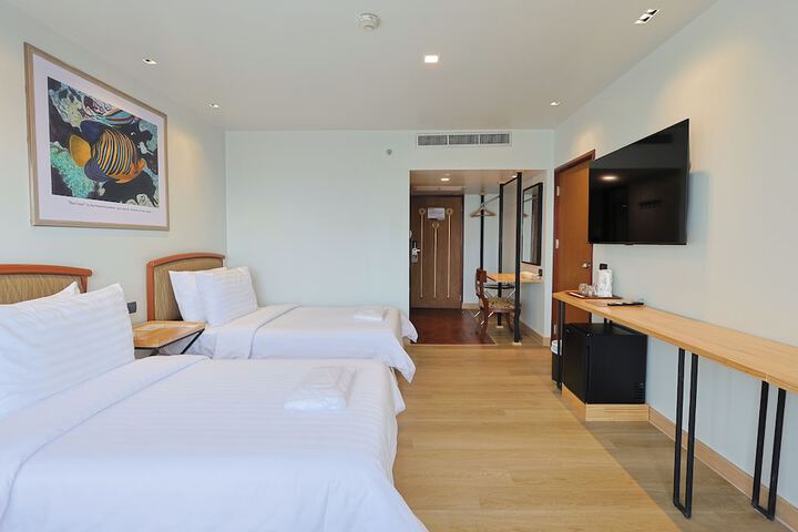 Room 12 of 32