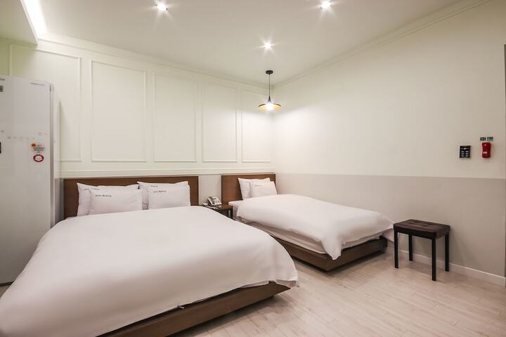 Room 28 of 37